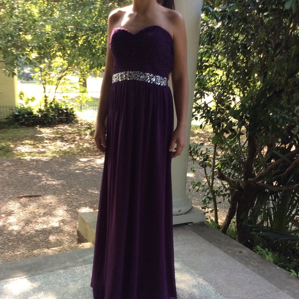 Sleeveless purple prom dress size 1